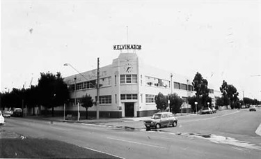 Kelvinator-factor-Corner-Anzac-Highway-and-Everard-Avenue-Ashford-1979.jpg