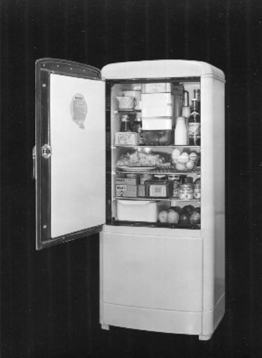 Kelvinator-Fridge-c.1940.tif