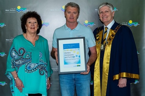 business_award_1_-_wohlers_homewares_and_furniture_-_paul_wohlers_with_carole_whitelock_and_mayor_coxon