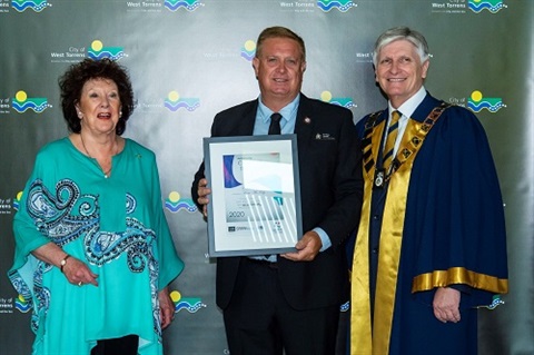 citizen_of_the_year_kym_mckay_with_carole_whitelock_and_mayor_coxon