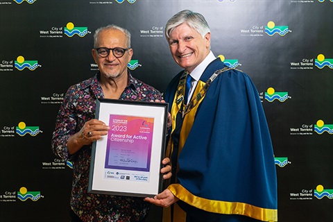 Australia-Day-Award-for-Active-Citizenship-Zelma-Ayubi-with-Mayor-Coxon.jpg