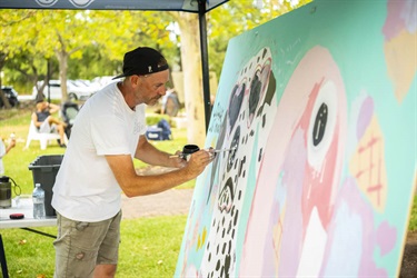 Live art mural at Music and Markets