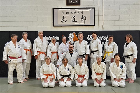 AUJC dynamic balance for seniors participants 600x400px.jpg